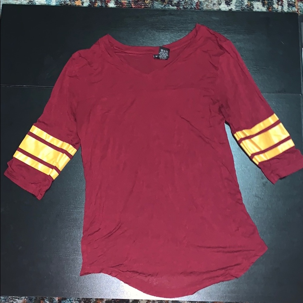 NWOT Maroon/dark red&gold V neck 3/4 sleeve size M